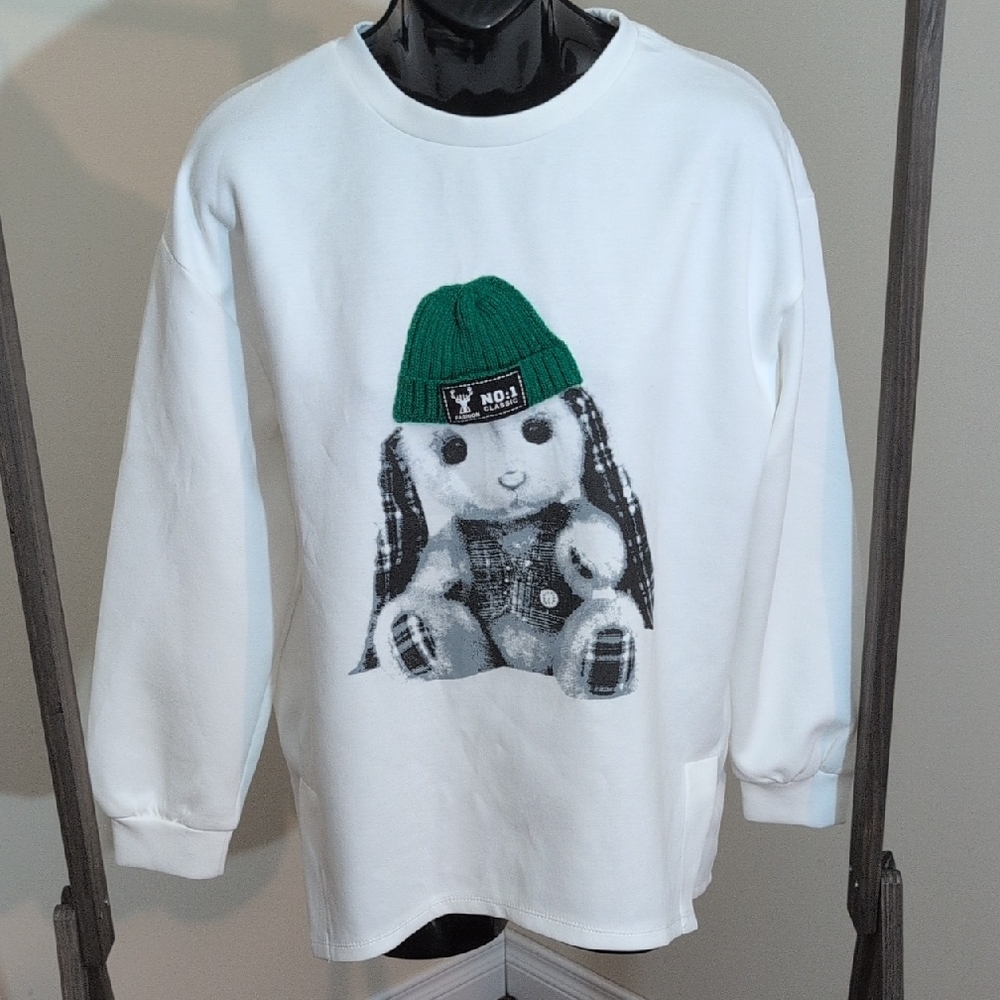 Ness | White Teddy Bear Graphic Sweatshirt